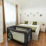 Apartament Velik *