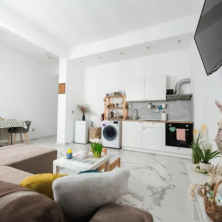 Velik Apartament *